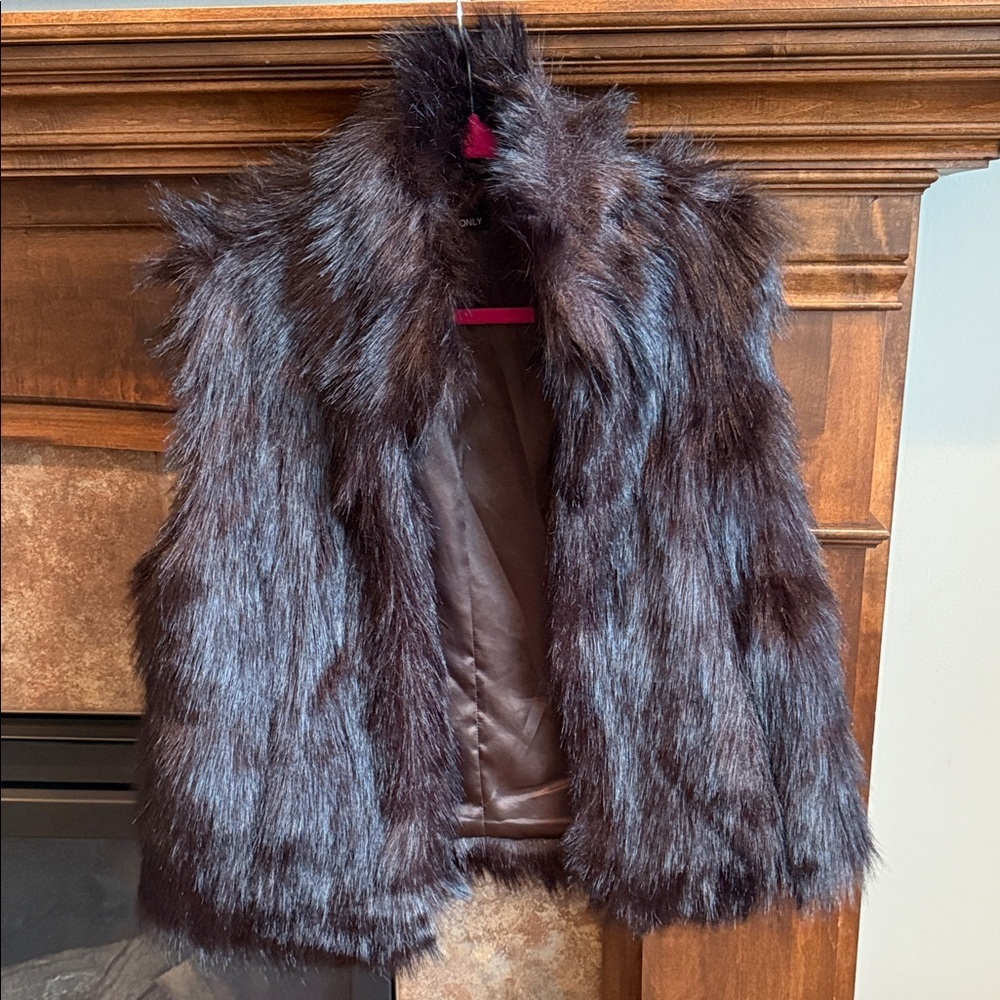 Dark brown glam statement faux fur open style vest Members Only est size L